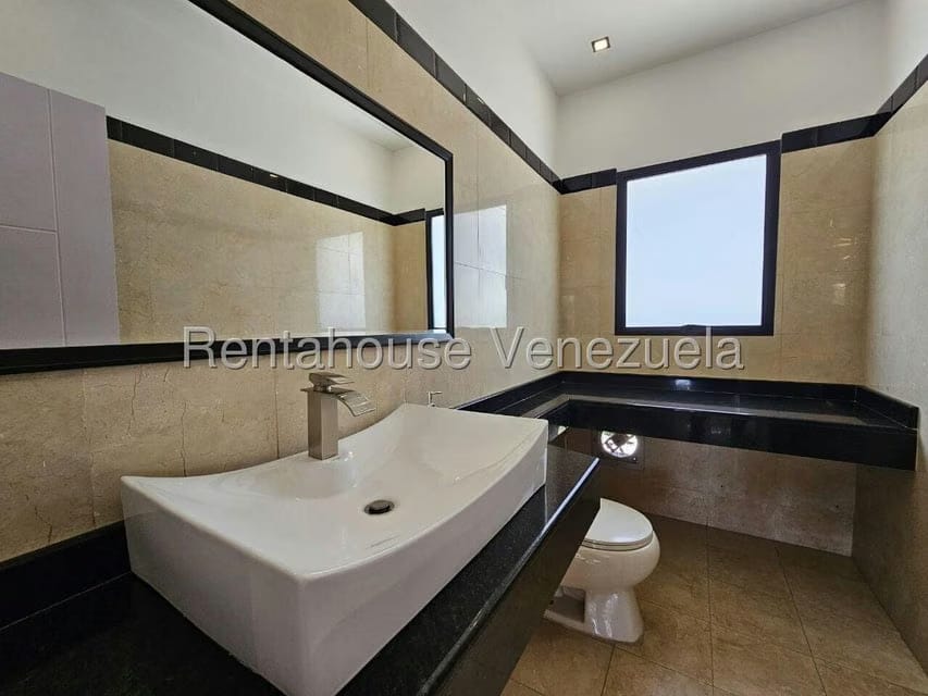 Casa (Duplex) en Venta en Prados del Este, Distrito Metropolitano - 23