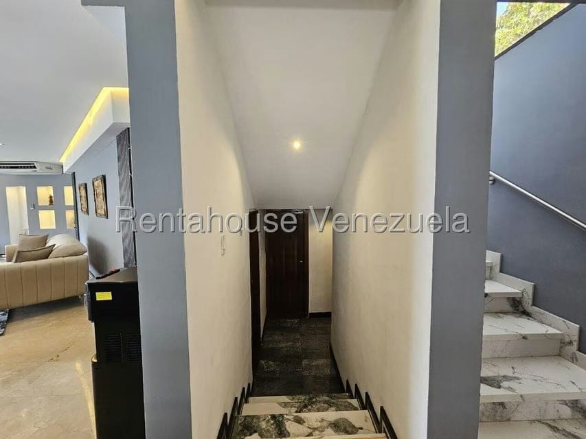 Casa (Duplex) en Venta en Prados del Este, Distrito Metropolitano - 24