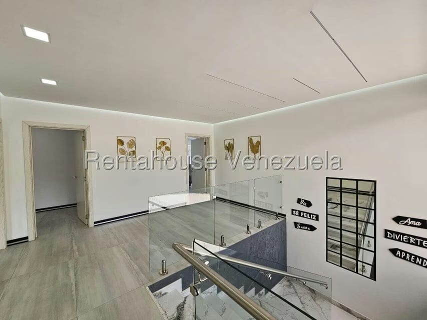 Casa (Duplex) en Venta en Prados del Este, Distrito Metropolitano - 28