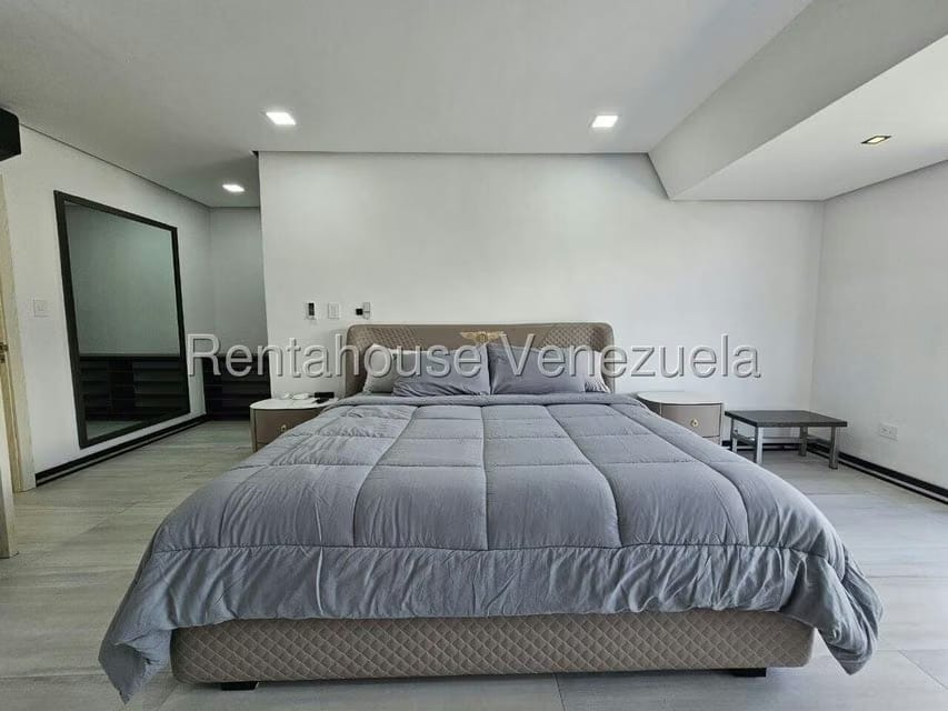 Casa (Duplex) en Venta en Prados del Este, Distrito Metropolitano - 30