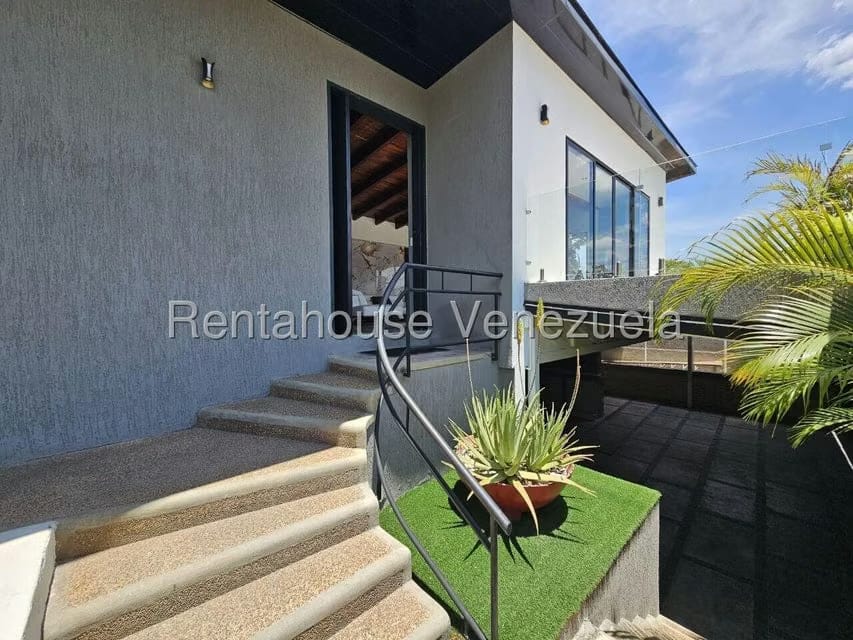 Casa (Duplex) en Venta en Prados del Este, Distrito Metropolitano - 4