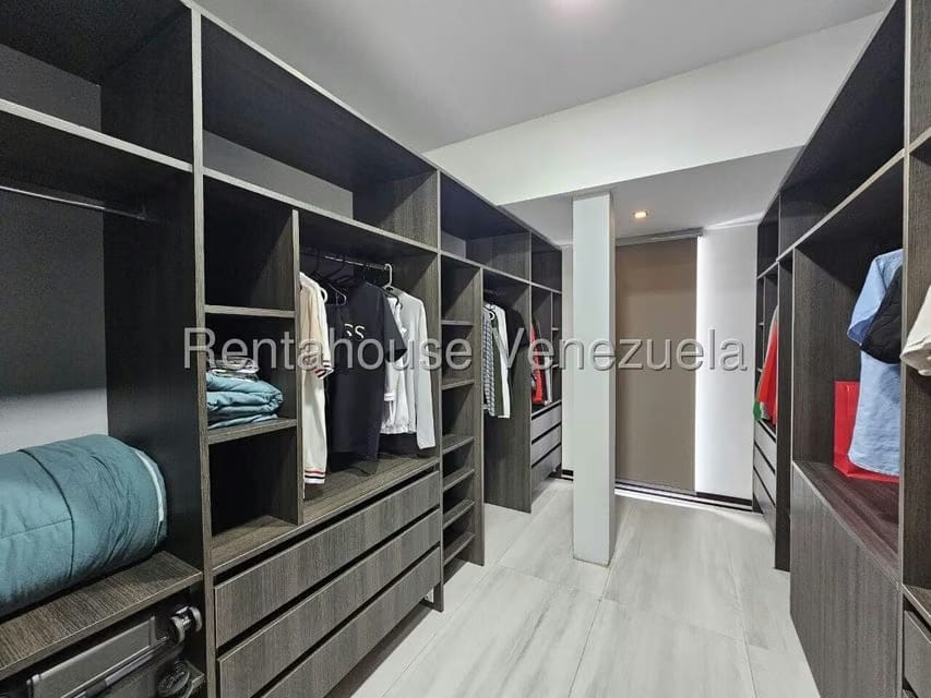 Casa (Duplex) en Venta en Prados del Este, Distrito Metropolitano - 32