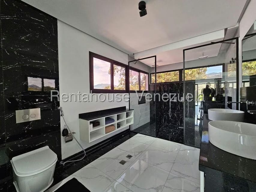 Casa (Duplex) en Venta en Prados del Este, Distrito Metropolitano - 33