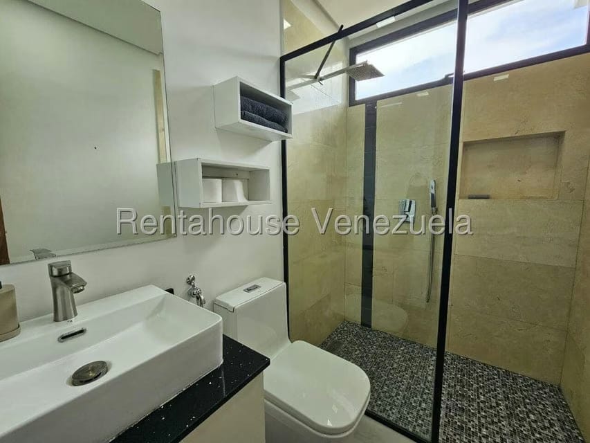 Casa (Duplex) en Venta en Prados del Este, Distrito Metropolitano - 39