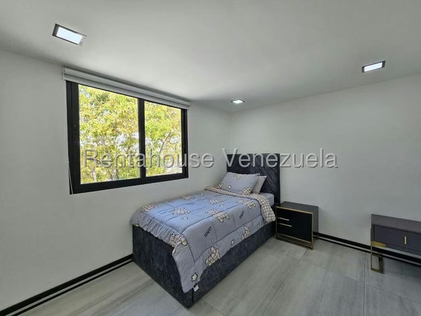 Casa (Duplex) en Venta en Prados del Este, Distrito Metropolitano - 43