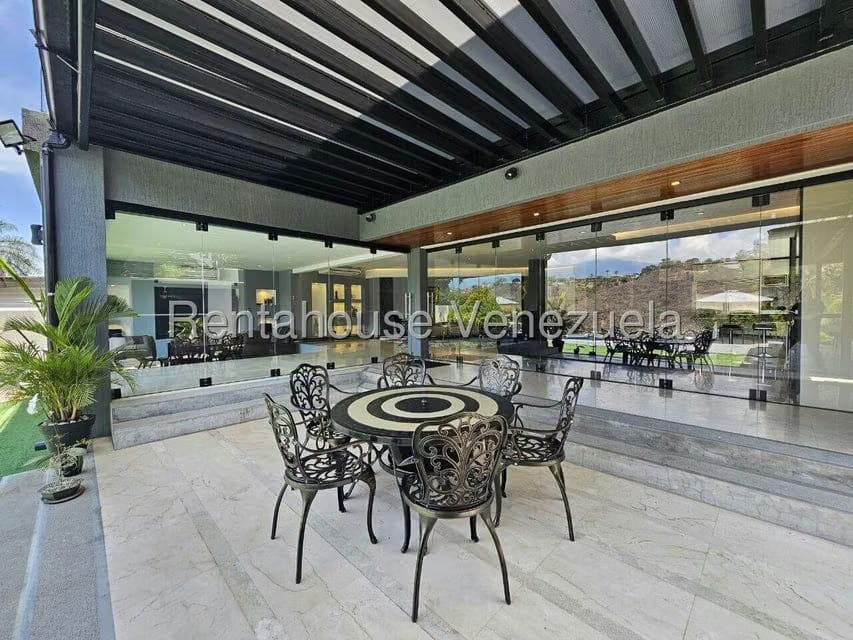 Casa (Duplex) en Venta en Prados del Este, Distrito Metropolitano - 44