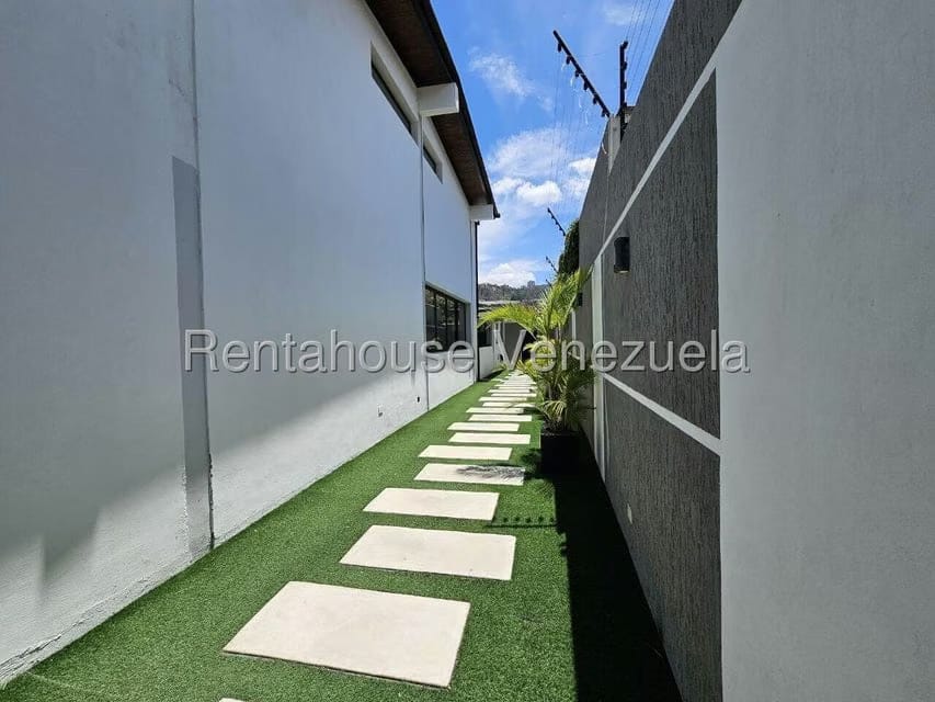 Casa (Duplex) en Venta en Prados del Este, Distrito Metropolitano - 56