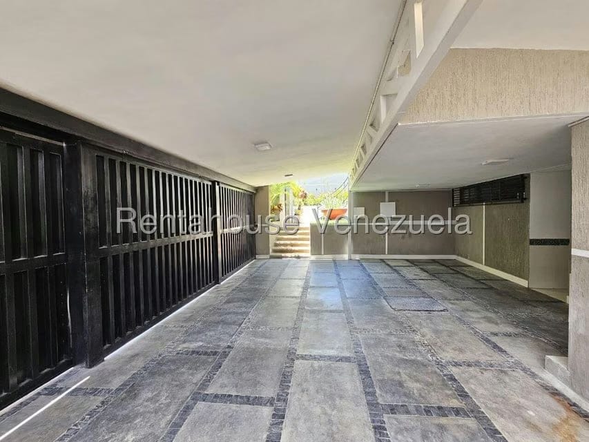 Casa (Duplex) en Venta en Prados del Este, Distrito Metropolitano - 59