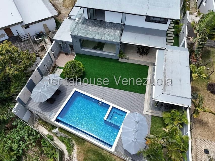 Casa (Duplex) en Venta en Prados del Este, Distrito Metropolitano - 60