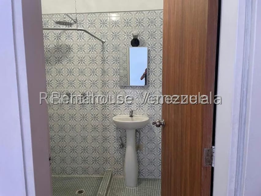 Apartamento (1 Nivel) en Alquiler en Las Palmas, Distrito Metropolitano - 8
