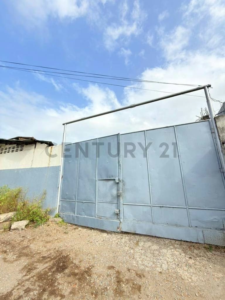 Galpón con Oficinas, a pocos metros de la Calle Freites, Barcelona