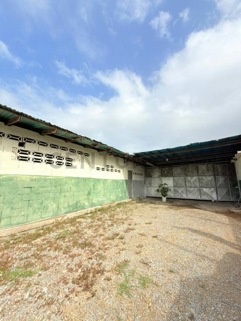 Galpón con Oficinas, a pocos metros de la Calle Freites, Barcelona - 2