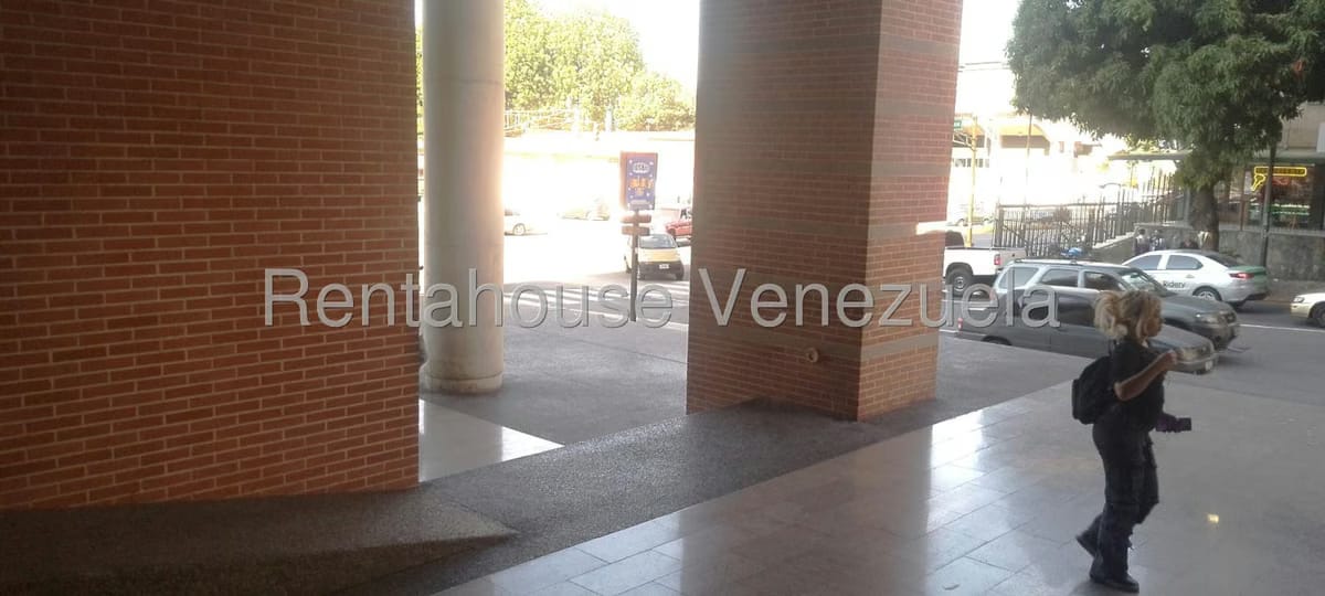 Comercial (Oficina) en Alquiler en Los Dos Caminos, Distrito Metropolitano - 3