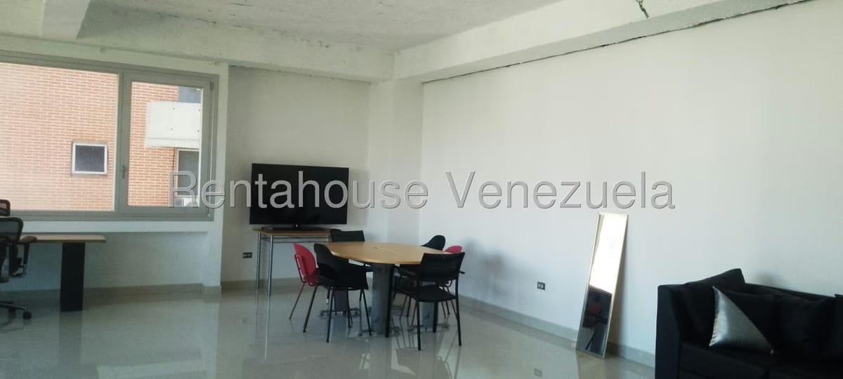 Comercial (Oficina) en Alquiler en Los Dos Caminos, Distrito Metropolitano - 6