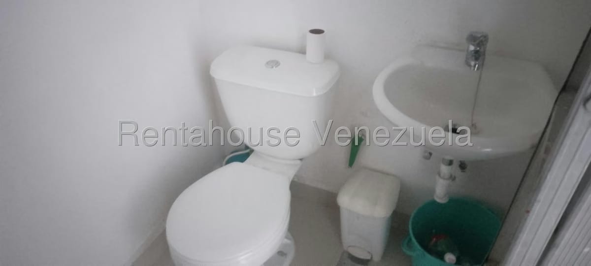 Comercial (Oficina) en Alquiler en Los Dos Caminos, Distrito Metropolitano - 8