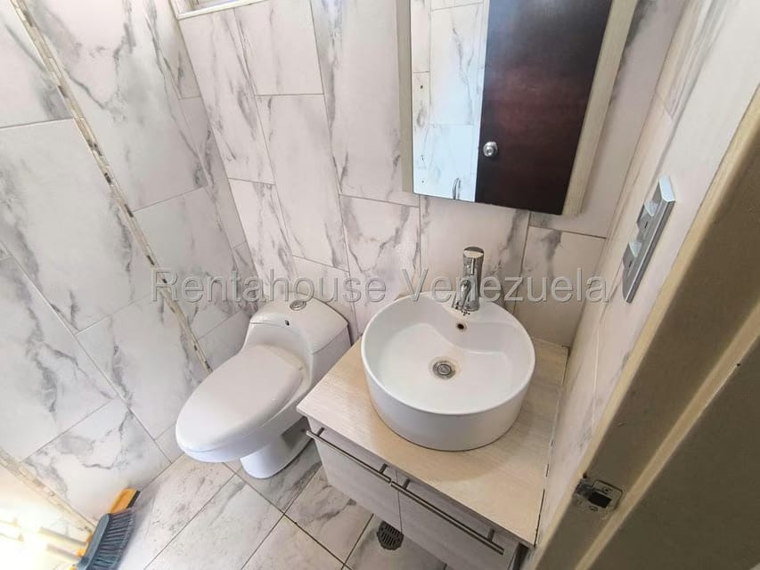 Townhouse (Duplex) en Alquiler en El Rincon, Carabobo - 16