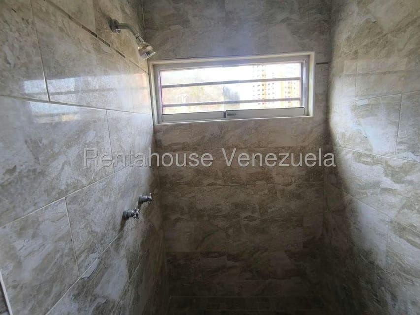 Townhouse (Duplex) en Alquiler en El Rincon, Carabobo - 32