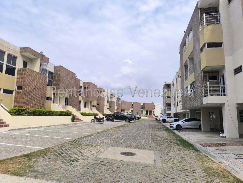 Townhouse (Duplex) en Alquiler en El Rincon, Carabobo - 36