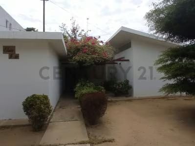 Venta de Casa Residencial y Comercial en Sector Irama - 2