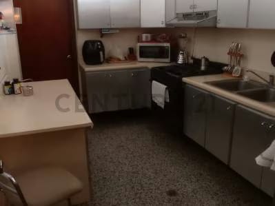 Venta de Casa Residencial y Comercial en Sector Irama - 5