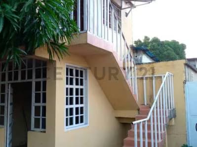 Casa de dos niveles, en pleno Centro de Anaco. - 2