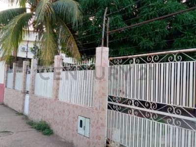 Casa de dos niveles, en pleno Centro de Anaco. - 3