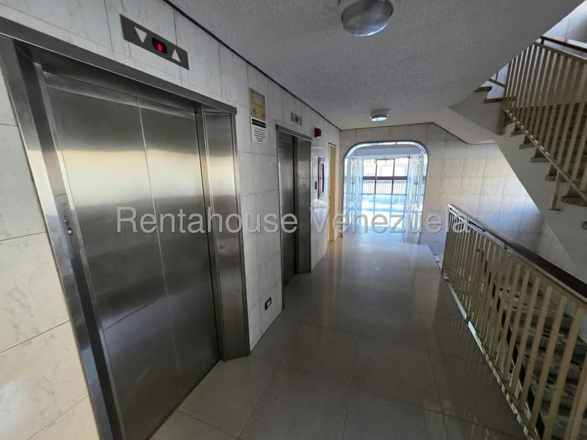 Apartamento (1 Nivel) en Alquiler en El Paraiso, Distrito Metropolitano - 2