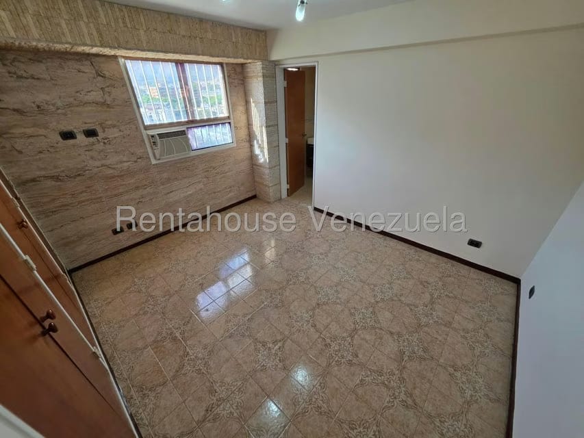 Apartamento (1 Nivel) en Alquiler en El Paraiso, Distrito Metropolitano - 11