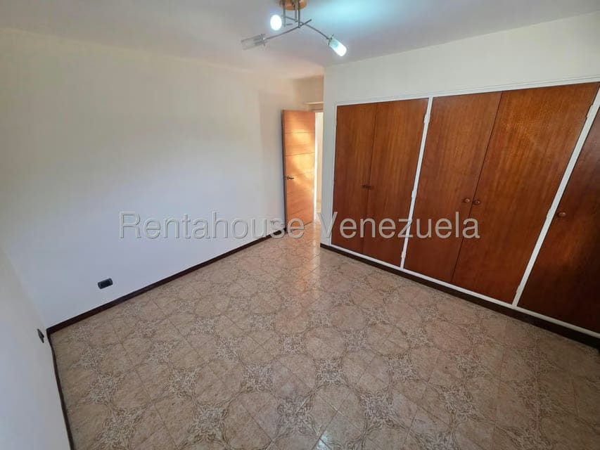 Apartamento (1 Nivel) en Alquiler en El Paraiso, Distrito Metropolitano - 12