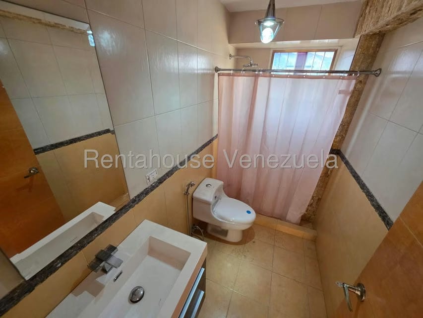 Apartamento (1 Nivel) en Alquiler en El Paraiso, Distrito Metropolitano - 13