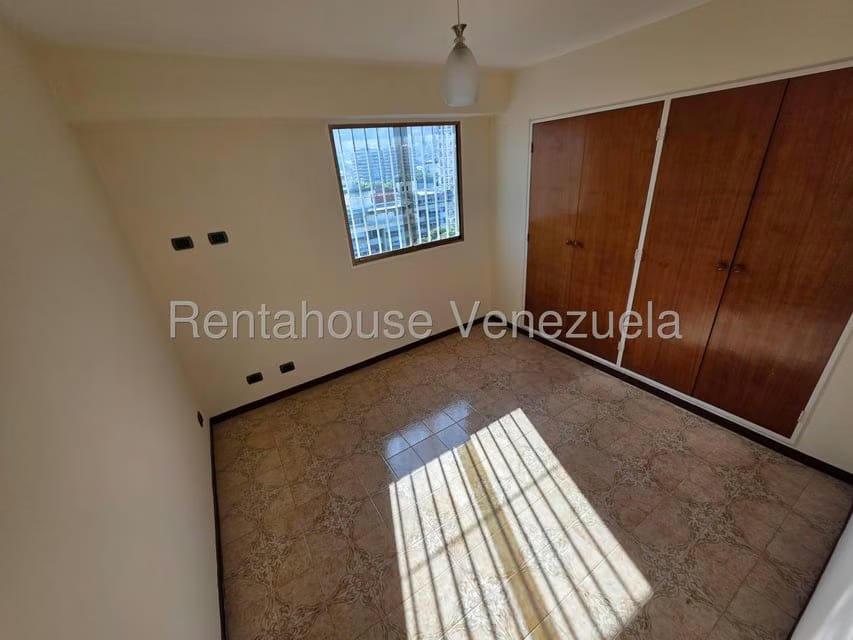 Apartamento (1 Nivel) en Alquiler en El Paraiso, Distrito Metropolitano - 17