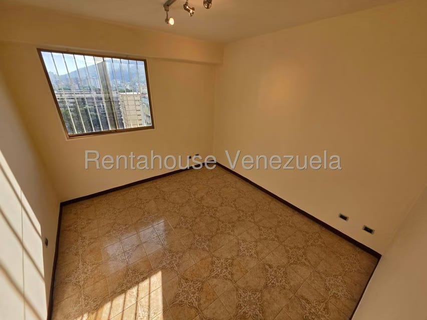 Apartamento (1 Nivel) en Alquiler en El Paraiso, Distrito Metropolitano - 18