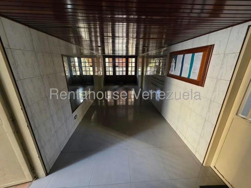 Apartamento (1 Nivel) en Alquiler en El Paraiso, Distrito Metropolitano - 25