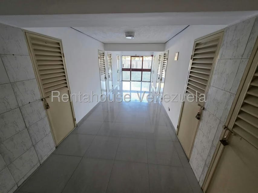 Apartamento (1 Nivel) en Alquiler en El Paraiso, Distrito Metropolitano - 26