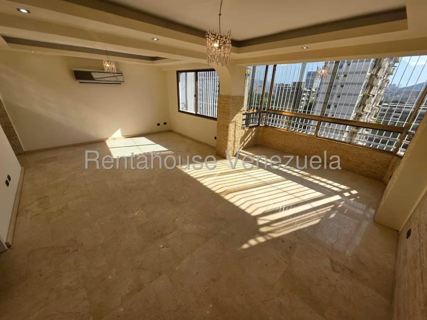 Apartamento (1 Nivel) en Alquiler en El Paraiso, Distrito Metropolitano - 4