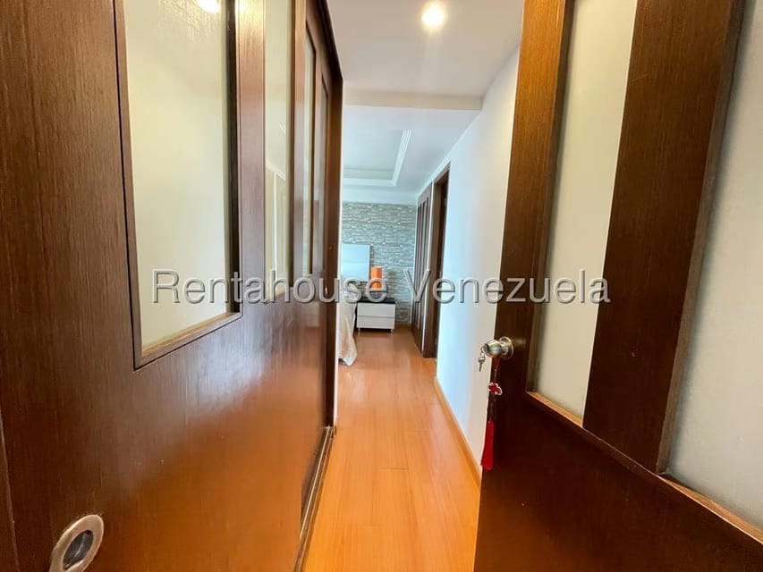 Apartamento (1 Nivel) en Alquiler en Alto Hatillo, Distrito Metropolitano - 32
