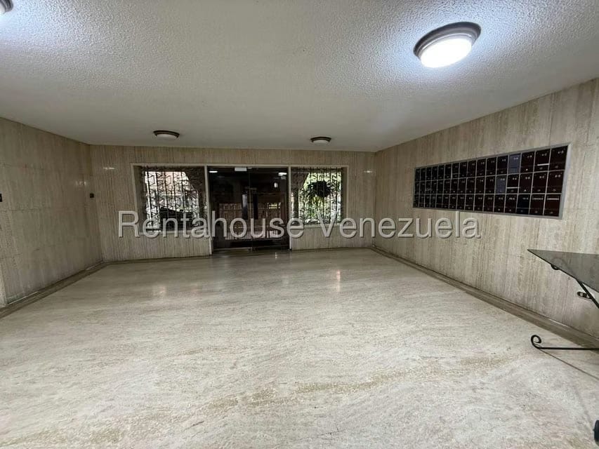 Apartamento (1 Nivel) en Venta en La Urbina, Distrito Metropolitano - 2