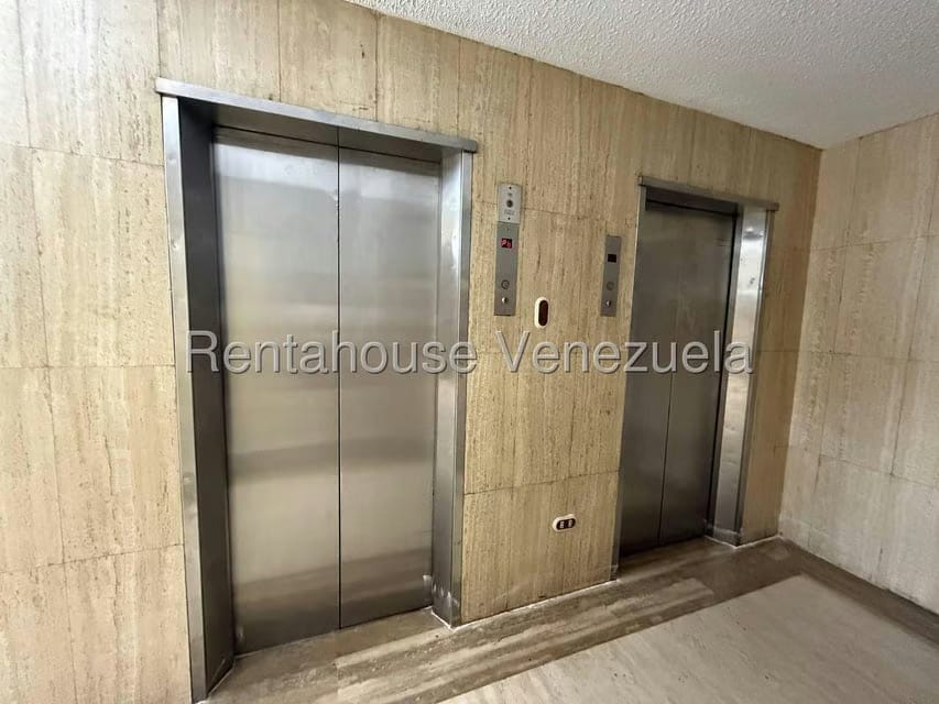 Apartamento (1 Nivel) en Venta en La Urbina, Distrito Metropolitano - 3