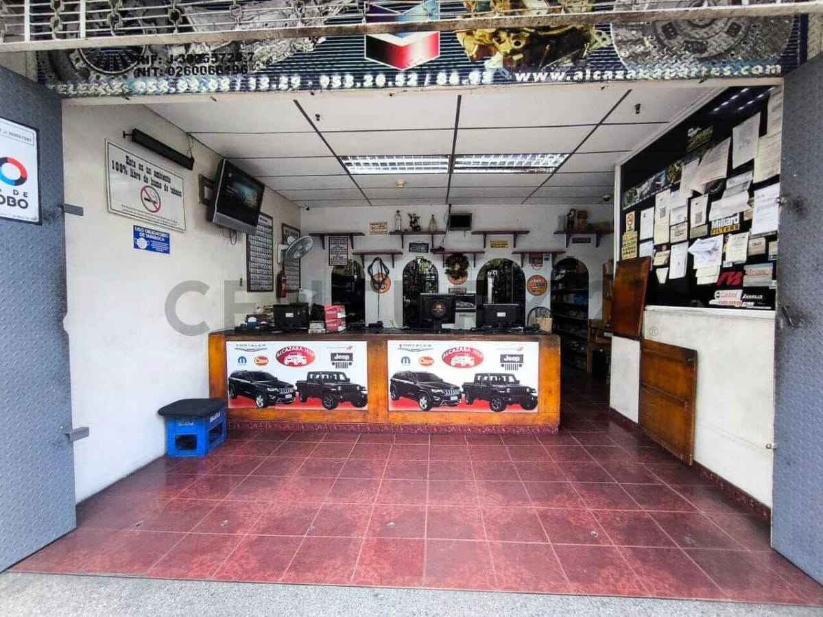 Local comercial de 210 m² en la avenida Casanova, Sabana Grande