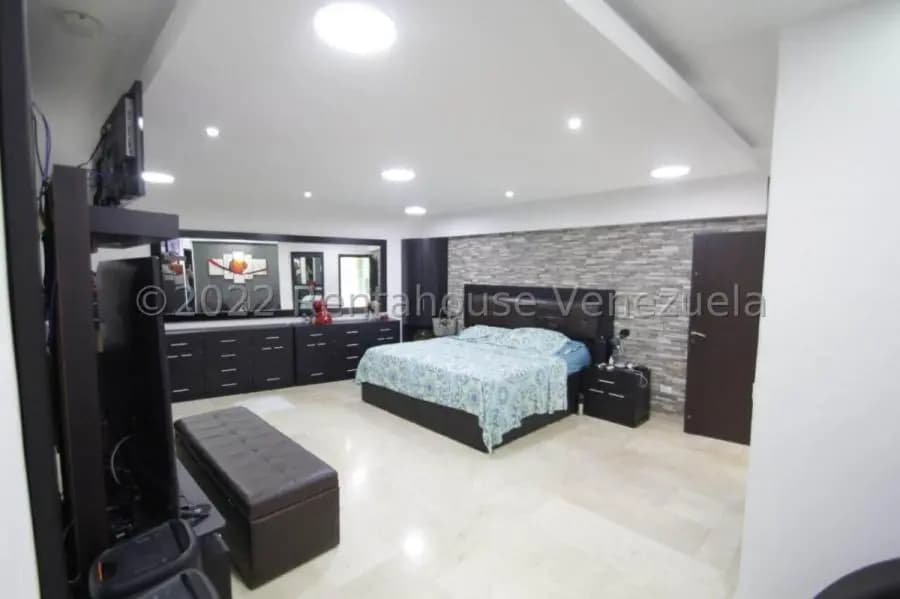 Casa en Venta en Lomas de la Lagunita Caracas