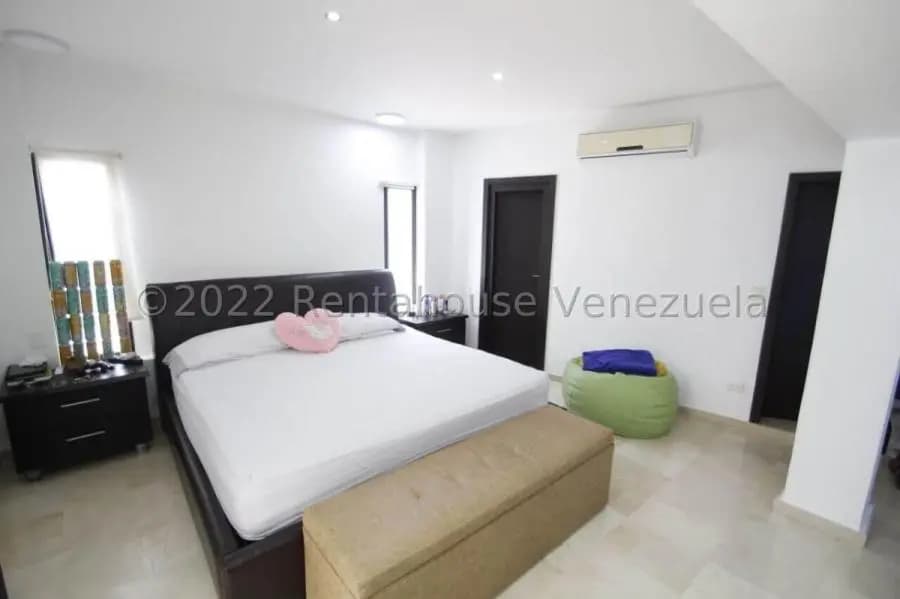 Casa en Venta en Lomas de la Lagunita Caracas - 2