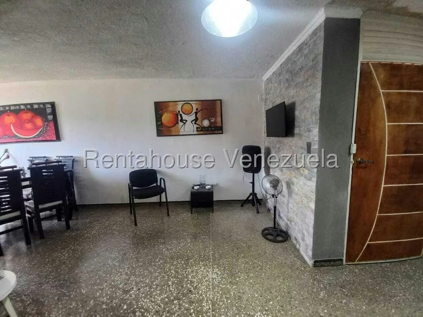 Apartamento (1 Nivel) en Venta en El Valle, Distrito Metropolitano - 4