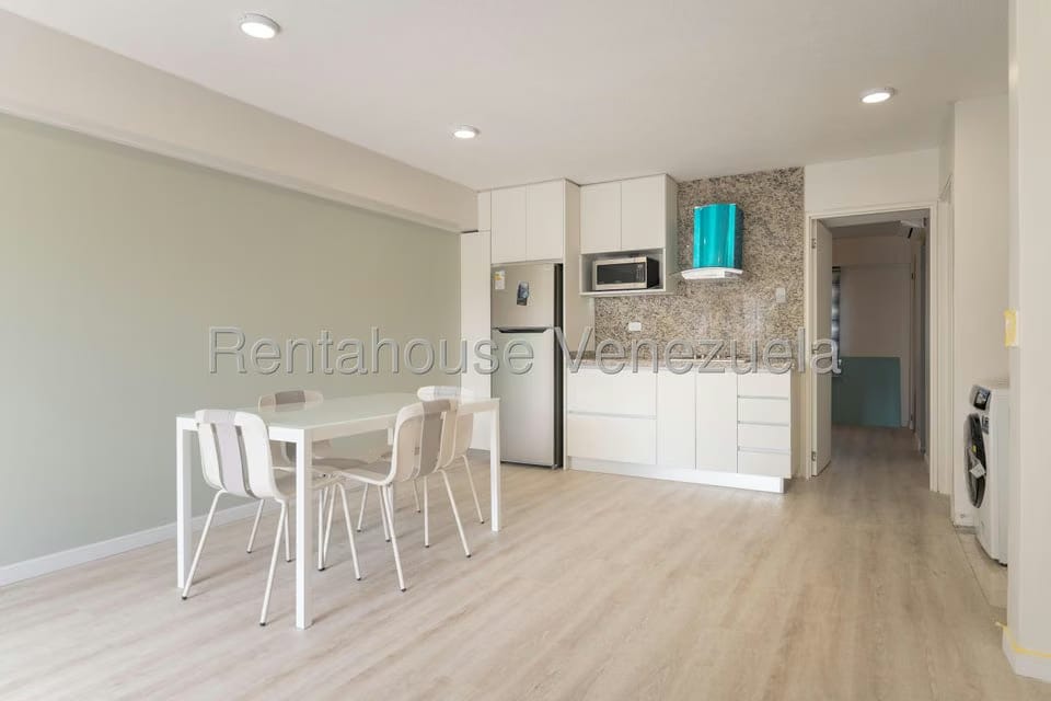 Apartamento (1 Nivel) en Alquiler en Los Chorros, Distrito Metropolitano - 2