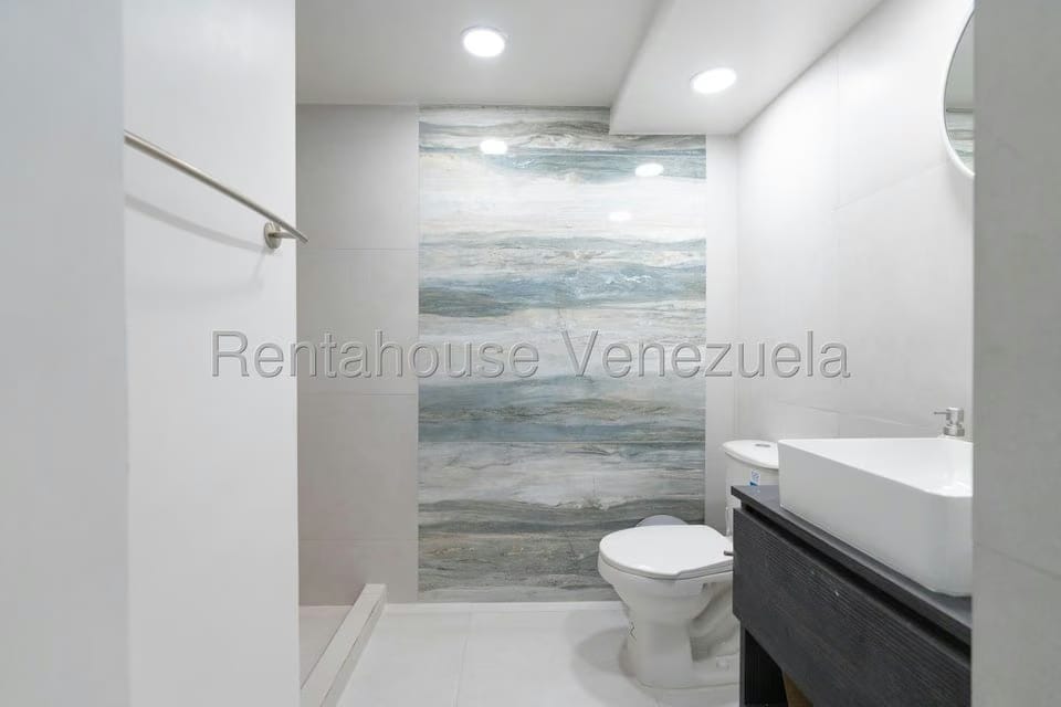 Apartamento (1 Nivel) en Alquiler en Los Chorros, Distrito Metropolitano - 12