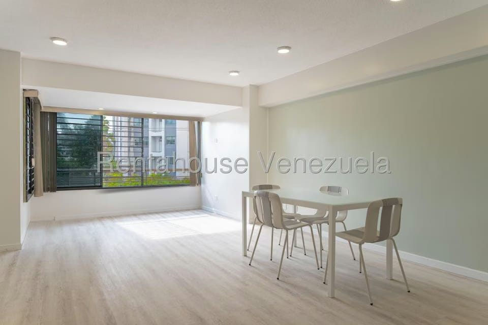 Apartamento (1 Nivel) en Alquiler en Los Chorros, Distrito Metropolitano - 3