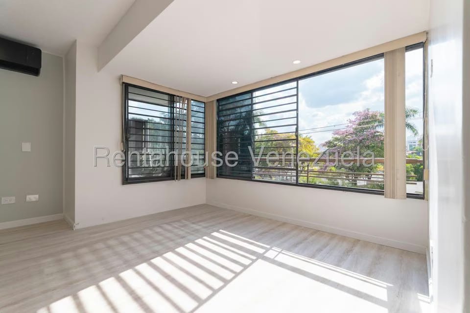 Apartamento (1 Nivel) en Alquiler en Los Chorros, Distrito Metropolitano - 6