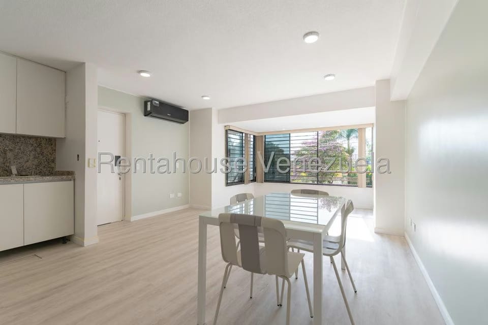 Apartamento (1 Nivel) en Alquiler en Los Chorros, Distrito Metropolitano - 9