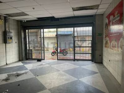 Venta local comercial Av Urdaneta a una cuadra - 3