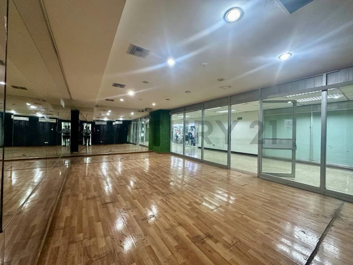 AJ - Local Comercial del Centro Plaza en Alquiler - 4