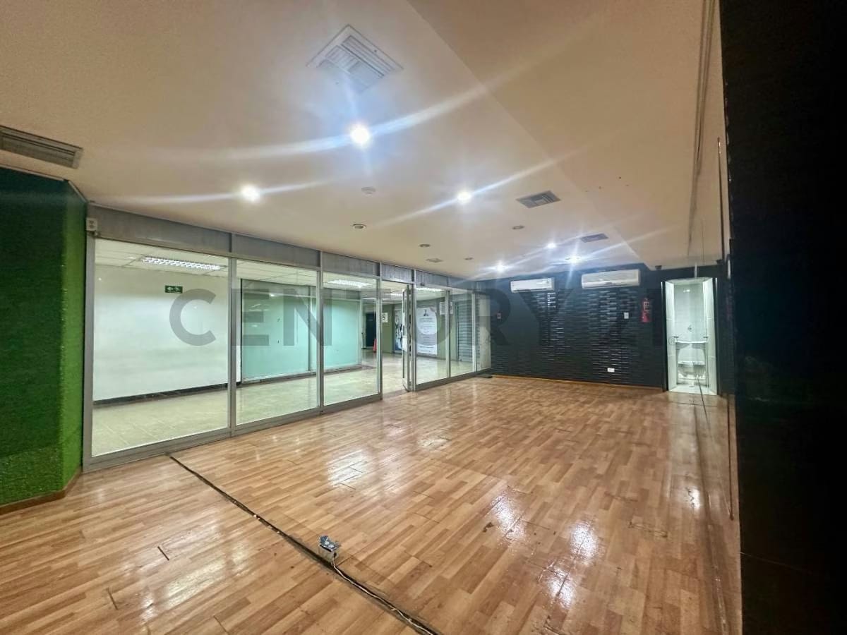 AJ - Local Comercial del Centro Plaza en Alquiler - 5